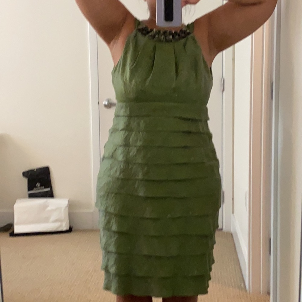 Beautiful midi dress. Flattering for curves.